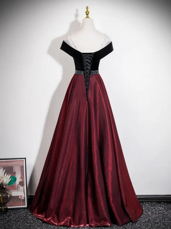 Vintage / Originale Bordeaux Faux Diamant Robe De Bal 2026 De l'épaule Princesse Manches Courtes Dos Nu