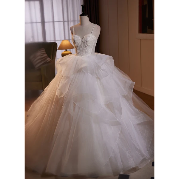 Charmant Blanche Perlage Perle Paillettes En Dentelle Fleur Volants en Cascade Légère Robe De Mariée 2024 Robe Boule Bretelles Spaghetti Sans Manches Dos Nu