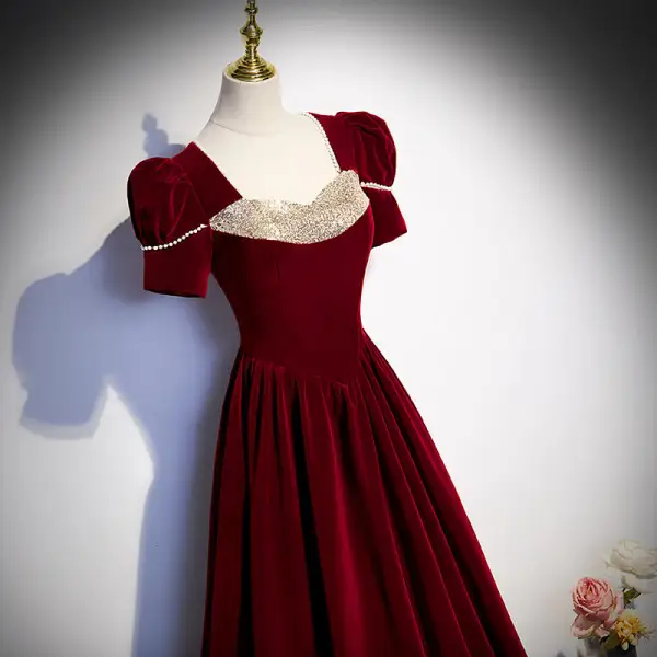 Elegant Burgundy Suede Prom Dresses 2023 A-Line / Princess Square Neckline Pearl Sequins Short Sleeve Floor-Length / Long Prom Formal Dresses
