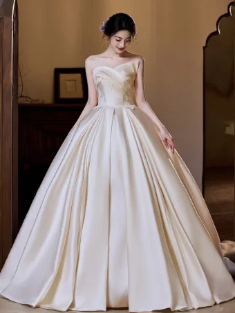 Vintage Ivory Creme Satin Brautkleider Hochzeitskleider 2025 Ballkleid Bandeau Ärmellos Rückenfreies Sweep Pinsel Zug