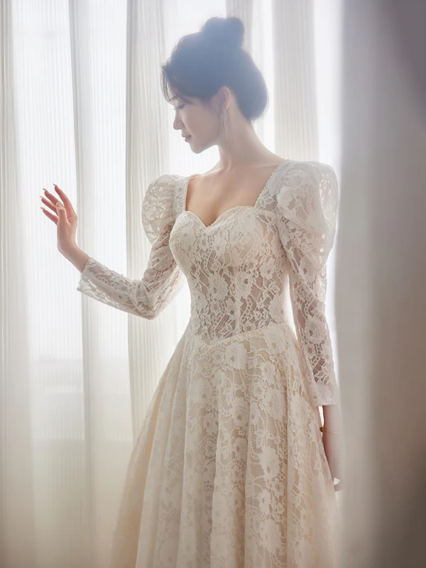 Vintage / Retro Ivory Lace Flower Wedding Dresses 2024 A-Line / Princess Square Neckline Long Sleeve Backless Floor-Length / Long Wedding
