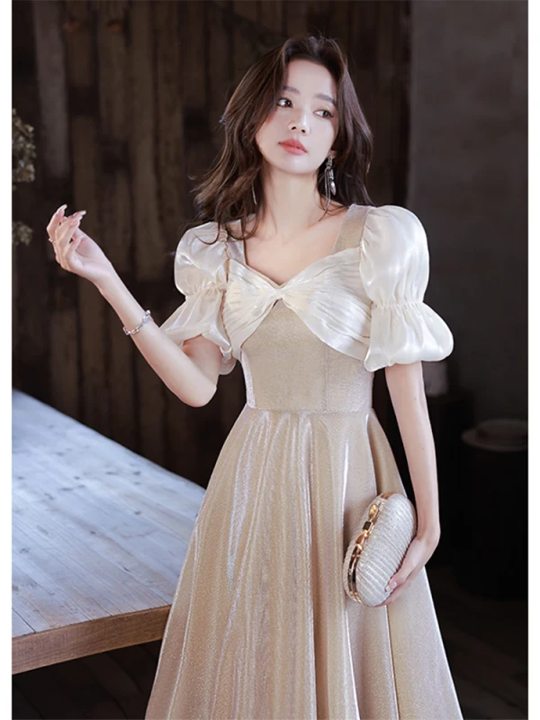 Audrey Hepburn Style Champagne Sequins Homecoming Graduation Dresses 2022 A-Line / Princess Bow Square Neckline Puffy Short Sleeve Knee-Length Graduation Dresses