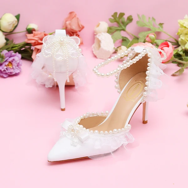 Elegante Weiß Perle Schleife Spitze Brautschuhe 2024 Knöchelriemen 9 cm Stilettos Spitzschuh Hochzeit Sandaletten Hochhackige