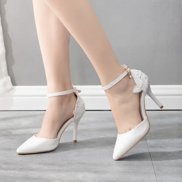 Elegant White Rhinestone Pearl Lace Flower Wedding Shoes 2022 Ankle Strap 9 cm Stiletto Heels Pointed Toe Wedding High Heels