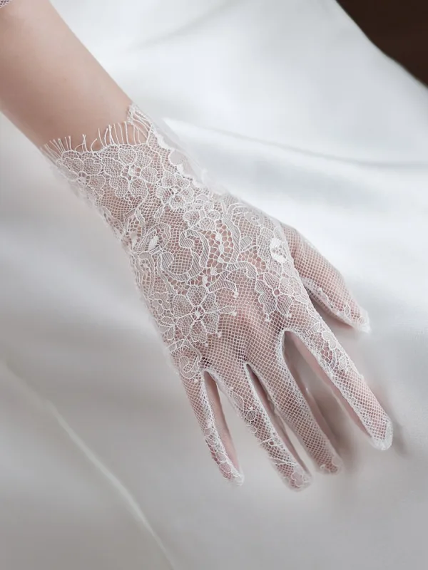 Vintage / Retro Modest / Simple White Lace Flower Wedding Bridal Gloves 2025