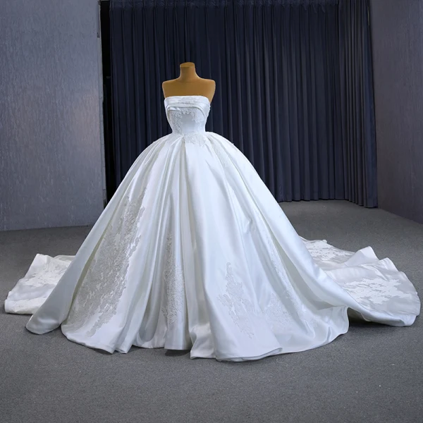 High-end Ivory Satin Lace Flower Wedding Dresses 2023 Ball Gown Strapless Sleeveless Backless Royal Train Wedding