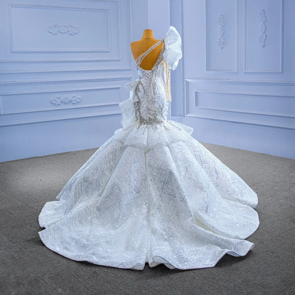 Luxus / Herrlich Sexy Weiß Fallende Rüsche Brautkleider / Hochzeitskleider 2022 Meerjungfrau One-Shoulder Strass Pailletten Lange Ärmel Rückenfreies Kapelle-Schleppe Hochzeit