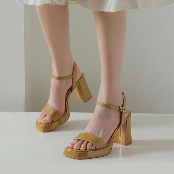 Mode Noire Vêtement de rue Cuir Verni Sandales Femme 2023 Bride Cheville 8 cm Talons Épais Peep Toes / Bout Ouvert Sandales Talons Hauts