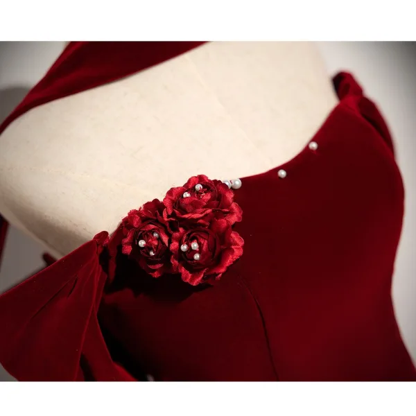 Elegant Burgundy Velvet Prom Dresses 2026 Trumpet / Mermaid Off-The-Shoulder Short Sleeve Backless Sweep Train Formal Dresses