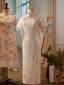 Chiński Styl Eleganckie Beżowe Z Koronki Kwiat Druk Długość Herbaty Cheongsam 2024 Syrena / Rozkloszowane Wysokiej Szyi Kótkie Rękawy