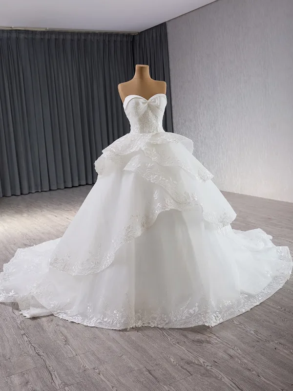 High-end Hvit Gripende Ruffles Blonder Blomst Brudekjoler 2024 Ballkjole Kjæreste Sløyfe Uten Ermer Ryggløse Royal Train Bryllup