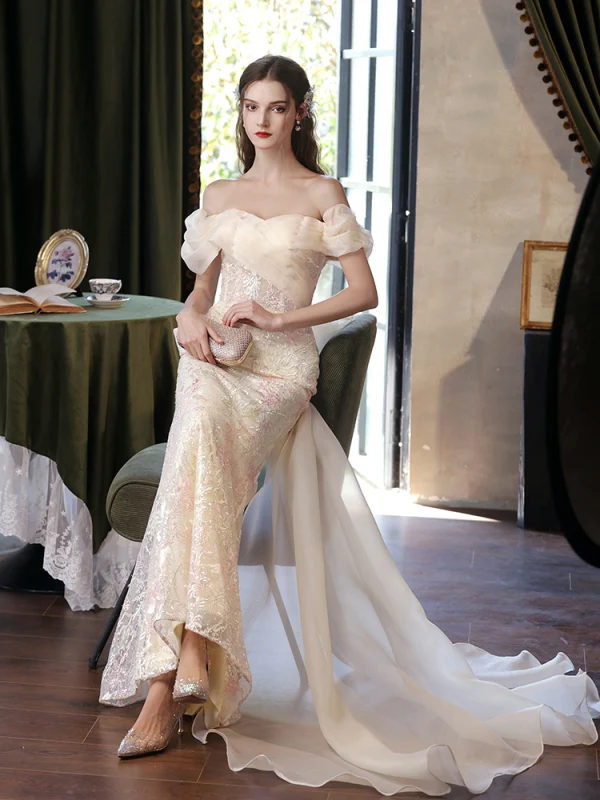 Charming Champagne Sequins Lace Flower Prom Dresses 2024 Trumpet / Mermaid Off-The-Shoulder Sleeveless Backless Bow Sweep Train Prom Formal Dresses