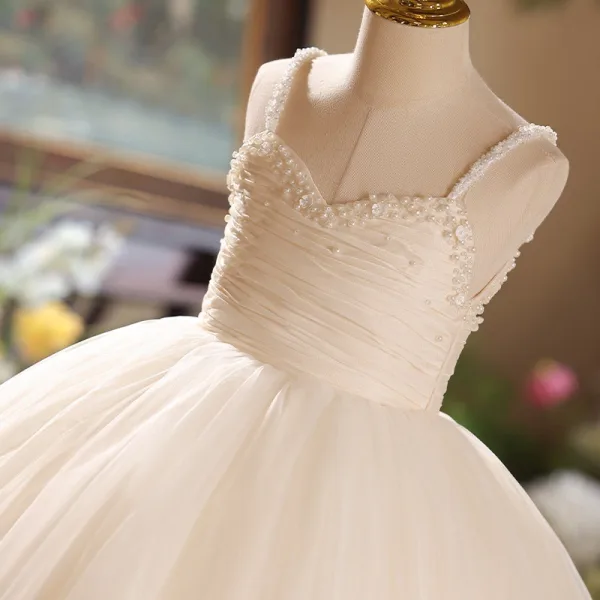 Elegante Weiß Perle Hochzeit Blumenmädchenkleider 2026 Ballkleid Spaghettiträger Ärmellos Rückenfreies Wadenlang