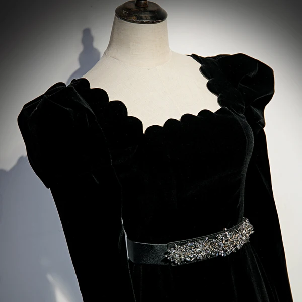 Elegante Schwarz Winter Wildleder Abendkleider 2023 A Linie Eckiger Ausschnitt Rückenfreies Strass Stoffgürtel Lange Ärmel Lange Abend Festliche Kleider