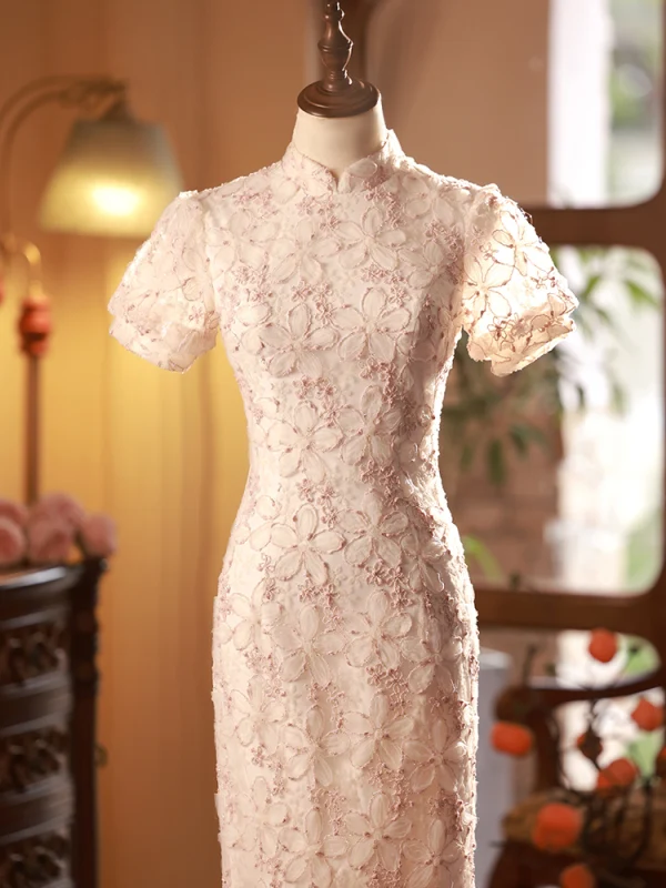 Chiński Styl Rumieniąc Różowy Frezowanie Kwiat Cheongsam 2023 Syrena / Rozkloszowane Wysokiej Szyi Kótkie Rękawy Długość Herbaty Wieczorowe Cheongsam