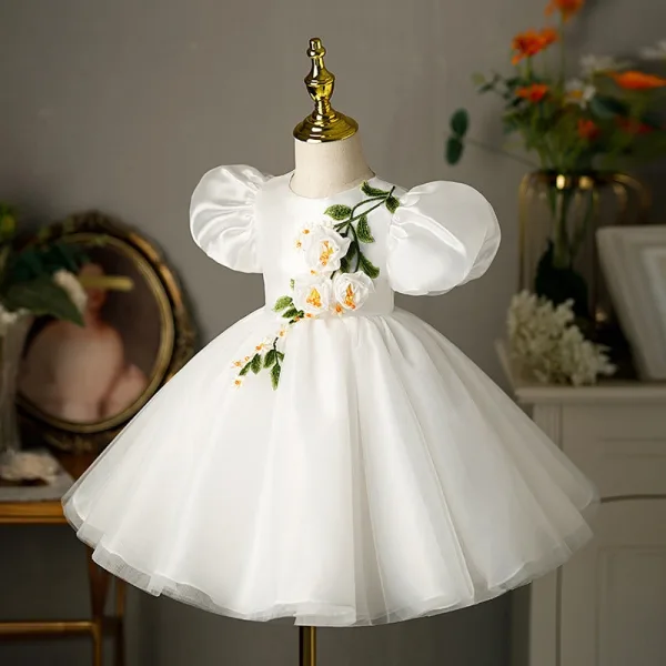 Chic / Beautiful White Embroidered Appliques Short Wedding Flower Girl Dresses 2026 Ball Gown Scoop Neck Puffy Short Sleeve