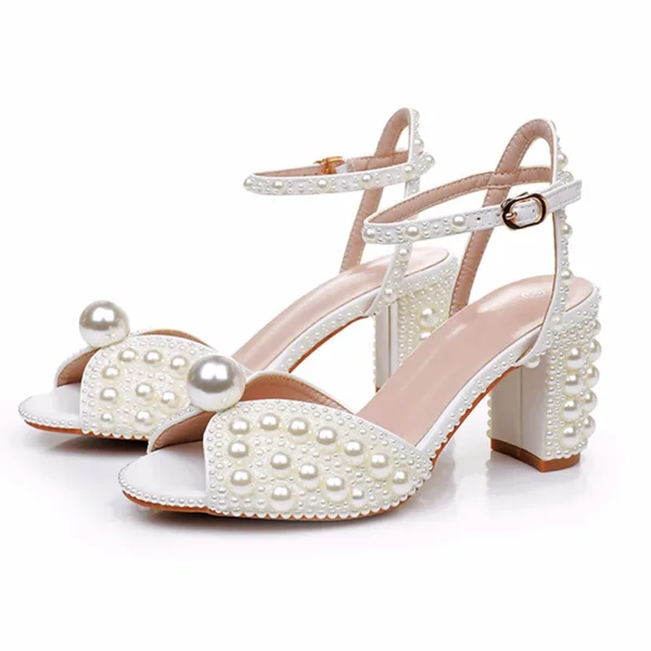 Élégant Blanche Perle Bride Cheville Chaussure De Mariée 2024 7 cm Talons Épais Peep Toes / Bout Ouvert Mariage Sandales Talons Hauts