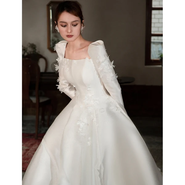 High-end Ivory Satin Appliques Winter Wedding Dresses 2023 Square Neckline A-Line Long