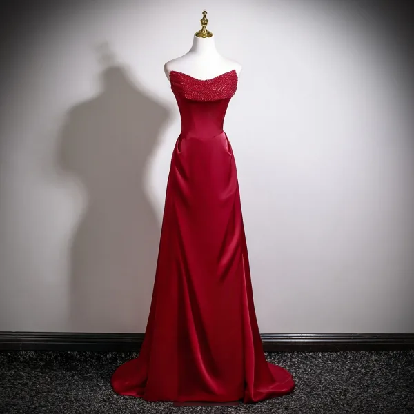 Vintage / Retro Burgundy Satin Prom Dresses 2026 A-Line / Princess Strapless Sleeveless Backless Sweep Train Prom Formal Dresses