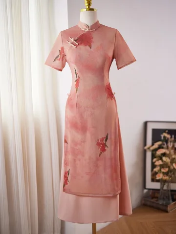 Kinesisk Stil Rødmende Rosa Printing Fendue Devant Cheongsam 2024 Trompet Havfrue Høy Hals Korte Ermer Ball Lange