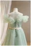 Simple Vert Cendré Paillettes Anniversaire Robe Ceremonie Fille 2024 Princesse Encolure Dégagée Volants Manches Courtes Noeud Ceinture Dos Nu Longue
