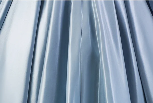 Inspiré Y2K Bleu poudré Faux Diamant Satin Robe De Bal 2026 Robe Boule De l'épaule Manches Courtes Dos Nu Longue