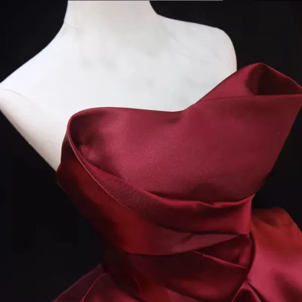 Vintage / Retro Burgundy Prom Dresses 2024 Ball Gown Strapless Sleeveless Backless Sweep Train Prom Formal Dresses