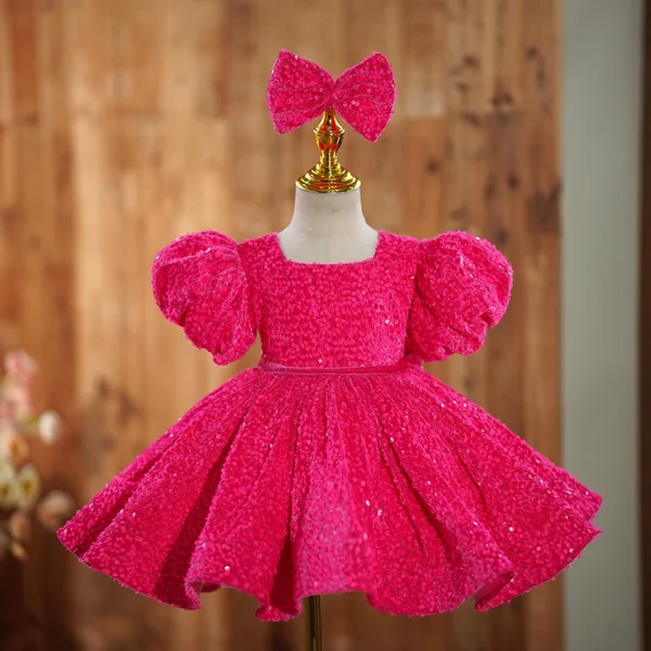 Schön Fuchsie Kurze Pailletten Geburtstag Blumenmädchenkleider 2024 Ballkleid Eckiger Ausschnitt Geschwollenes Kurze Ärmel Rückenfreies Schleife Stoffgürtel
