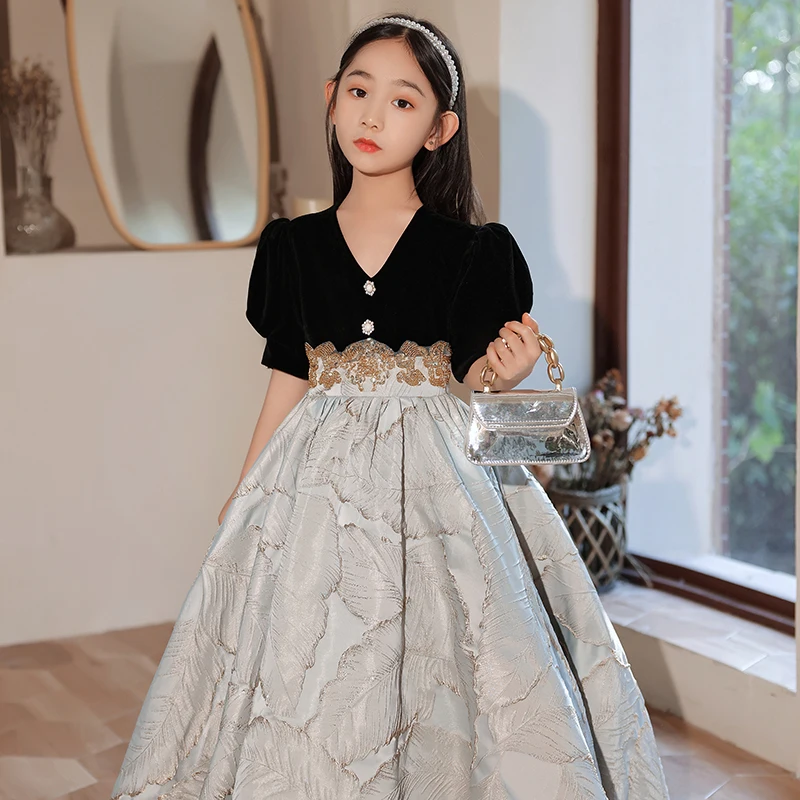 princess polly baby blue dress Bouquet Flower Ideas for Prom with Black Dress
