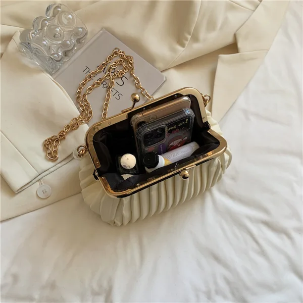 Vintage / Retro White Pearl Shell Prom Clutch Bags 2023