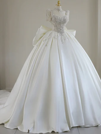 Vintage Elfenben Beading Perle Rhinestone Brudekjoler 2024 Ballkjole Firkantet Hals Korte Ermer Ryggløse Sløyfe Royal Train Bryllup