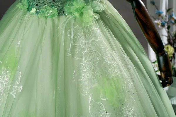 Fée Des Fleurs Vert Cendré Perlage Appliques Paillettes Robe De Bal 2026 Robe Boule De l'épaule Manches Courtes Dos Nu