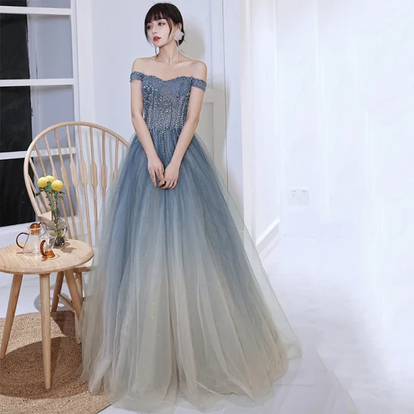 Charmant Himmelblau Farbverlauf Perlenstickerei Ballkleider 2022 A Linie Off Shoulder Strass Pailletten Ärmellos Rückenfreies Lange Ball Festliche Kleider