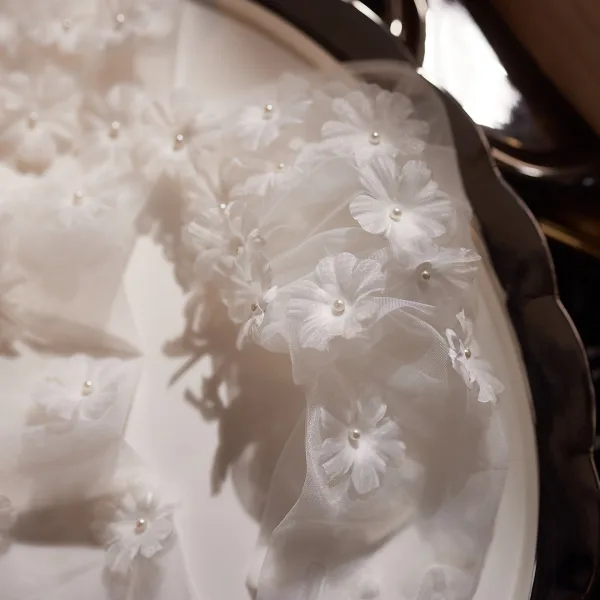 Eleganta Vita Pärla Appliqués Bröllop Brudhandskar 2026 Tyll