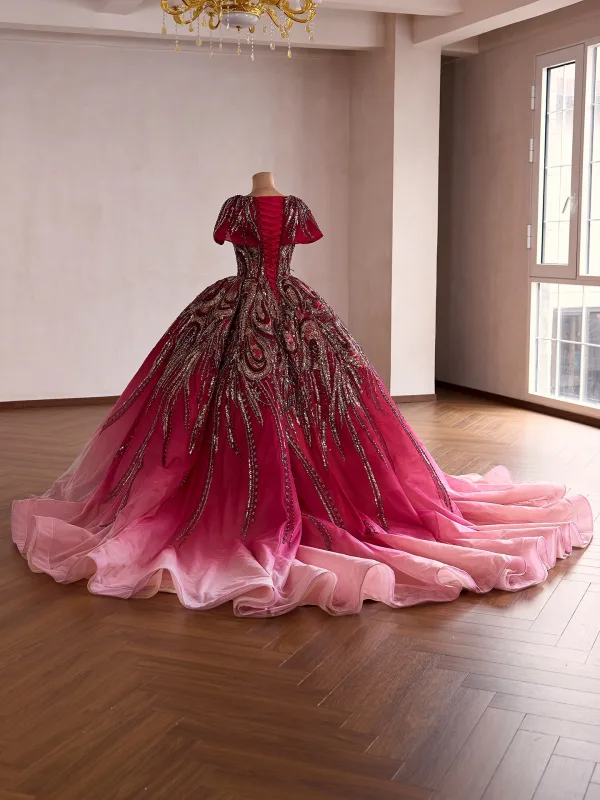 Volumineux Dégradé De Couleur Bordeaux Perlage En Dentelle Fleur Paillettes Robe De Bal 2026 Robe Boule V-Cou Manches Courtes Tribunal Train Robe De Ceremonie