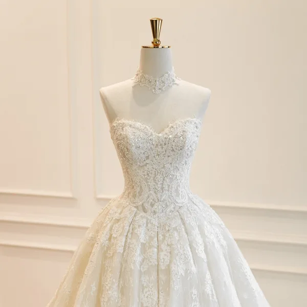 Luxury / Gorgeous White Beading Pearl Sequins Lace Flower Wedding Dresses 2026 Ball Gown Strapless Sleeveless Backless Floor-Length / Long