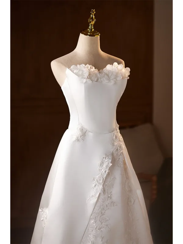 Élégant Blanche En Dentelle Fleur Appliques Satin Légère Robe De Mariée 2025 Princesse Bustier Sans Manches Dos Nu Train De Balayage Mariage