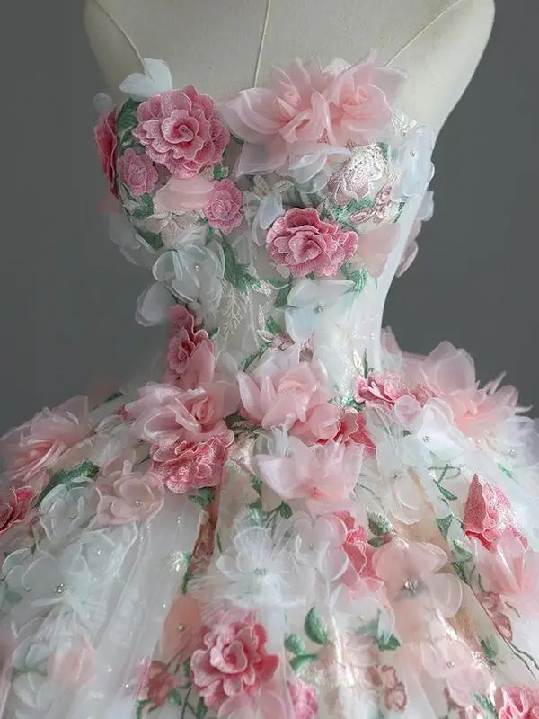 Flower Fairy White Appliques Lace Flower Wedding Dresses 2025 Ball Gown Strapless Sleeveless Backless Court Train Wedding