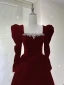 Audrey Hepburn-Stil Burgunderrot Winter Wildleder Ballkleider 2023 A Linie Eckiger Ausschnitt Lange Ärmel Rückenfreies Lange Ball Festliche Kleider