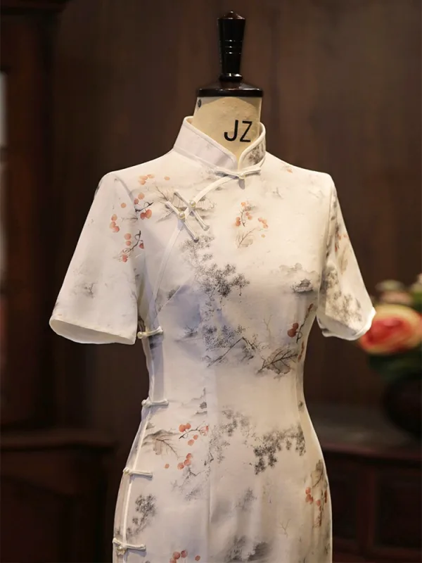 Chinesischer Stil Weiß Drucken Gespaltete Front Wadenlang Cheongsam 2026 Meerjungfrau Stehkragen Kurze Ärmel