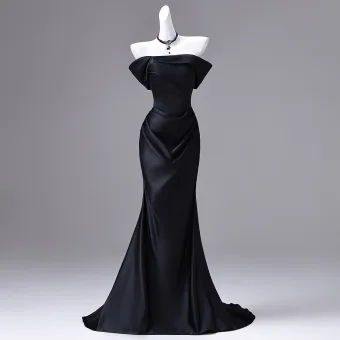 Audrey Hepburn Stil Schwarz Abendkleider 2026 Meerjungfrau Off Shoulder Kurze Ärmel Rückenfreies Sweep Pinsel Zug Festliche Kleider