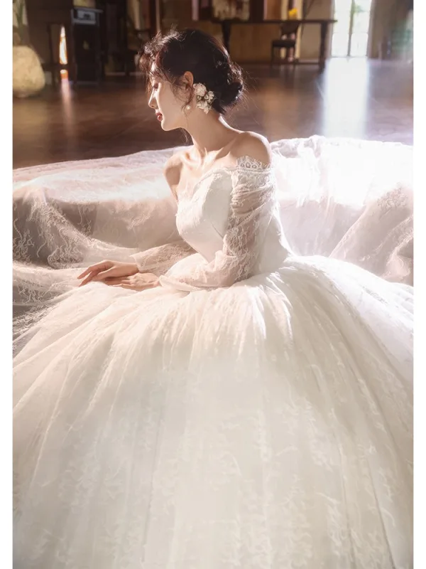 Elegante Weiß Spitze Blumen Brautkleider / Hochzeitskleider 2025 Ballkleid Off Shoulder Lange Ärmel Rückenfreies Sweep / Pinsel Zug Hochzeit