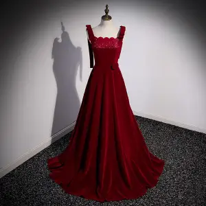 Snygga Fina Burgundy Mocka Balklänningar 2022 Prinsessa Fyrkantig Ringning Ärmlös Halterneck Rhinestone Långa Bal Formella Klänningar