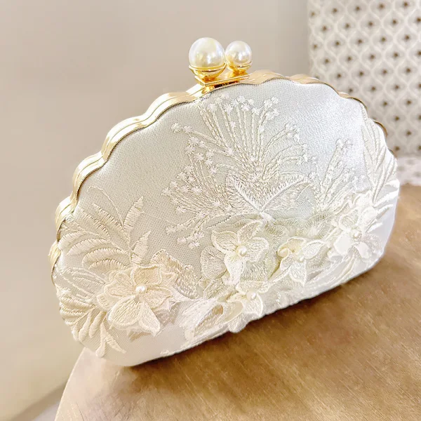 Chinese style White Handmade  Pearl 3D Lace Satin Street Wear Clutch Bags 2023