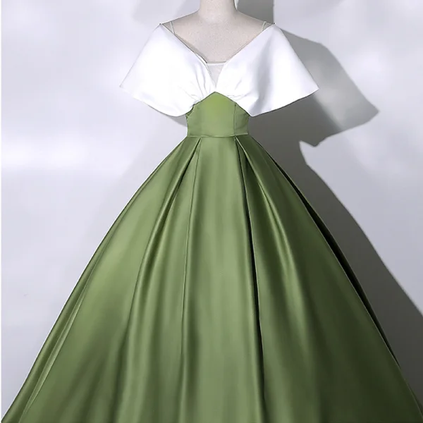 Élégant Vert Foncé Satin Robe De Bal 2023 Robe Boule V-Cou Manches Courtes Dos Nu Longue Promo Robe De Ceremonie