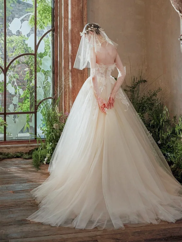 Vintage / Retro White Lace Flower Appliques Wedding Dresses 2025 A-Line / Princess Strapless Sleeveless Backless Court Train