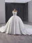 Luxus / Herrlich Weiß Handgefertigt Perlenstickerei Pailletten Satin Brautkleider / Hochzeitskleider 2024 Ballkleid Bandeau Ärmellos Rückenfreies Königliche Schleppe Hochzeit