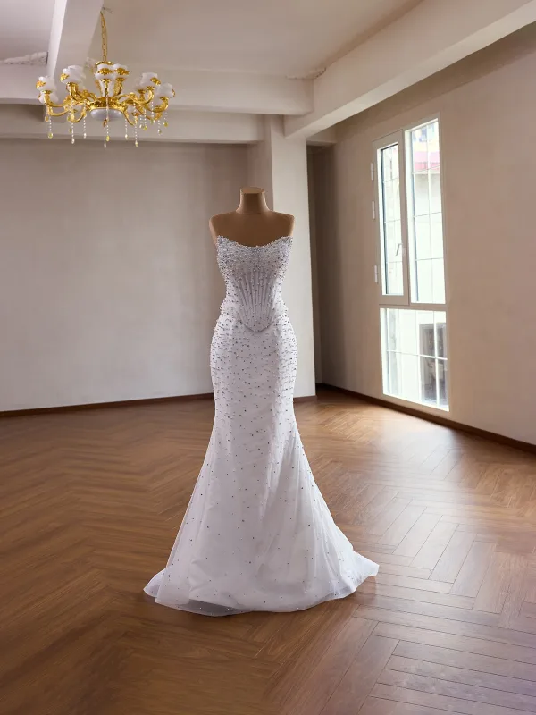 Luxus / Herrlich Weiß Handgefertigt Perlenstickerei Perle Strass Brautkleider / Hochzeitskleider 2026 Meerjungfrau Bandeau Ärmellos Rückenfreies Sweep / Pinsel Zug