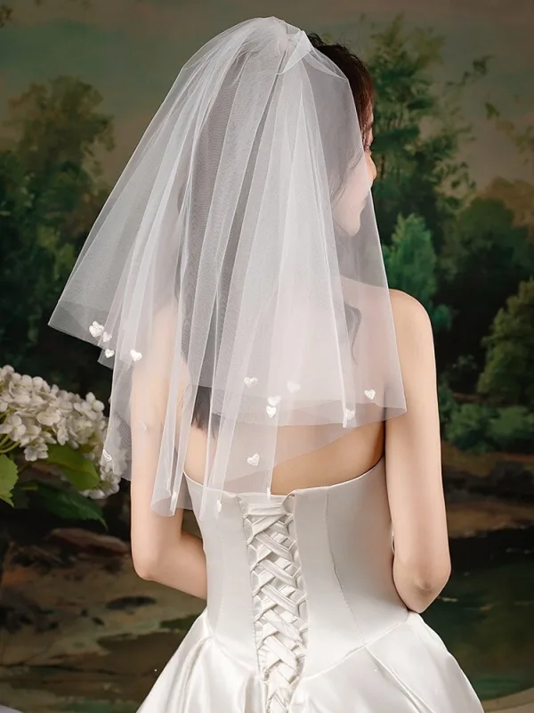 Modest / Simple White Heart-shaped Tulle Wedding Veils 2025