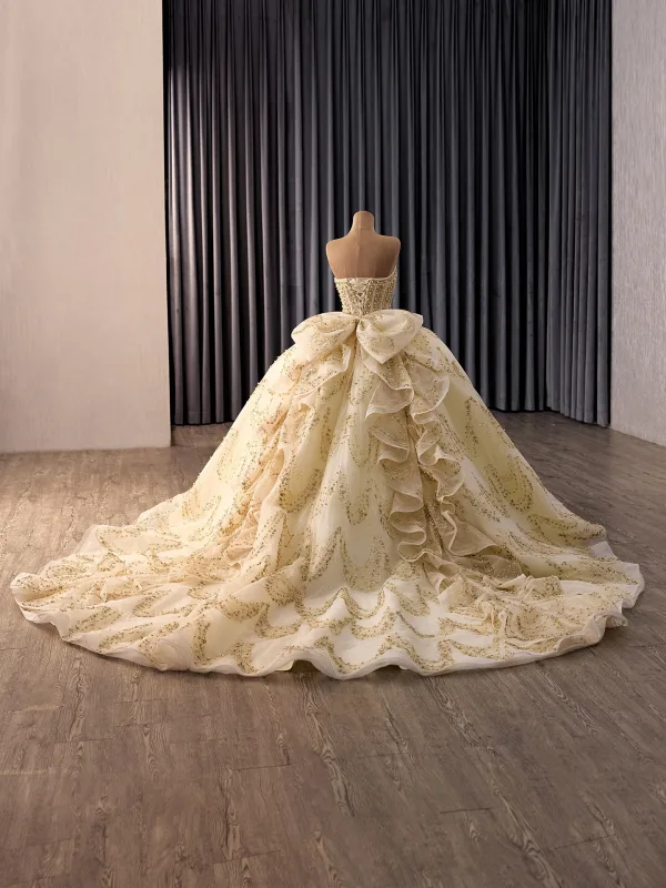 Luxury / Gorgeous Sparkly Champagne Beading Pearl Sequins Ruffle Wedding Dresses 2026 Ball Gown Sweetheart Sleeveless Backless Bow Chapel Train
